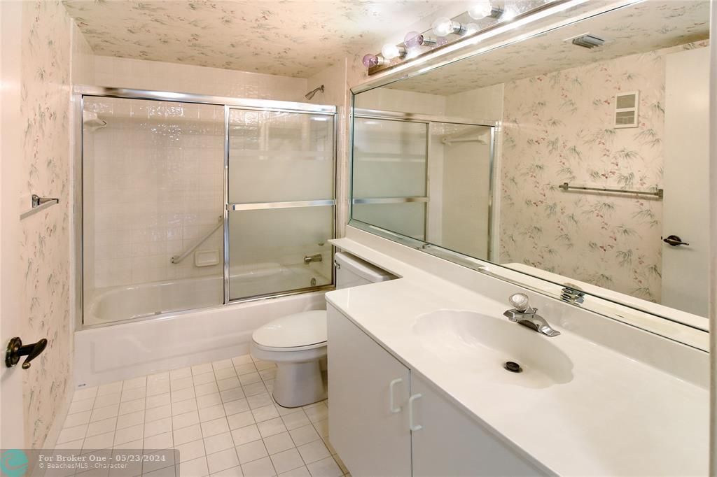 合同活跃: $204,900 (2 贝兹, 2 浴室, 1348 平方英尺)