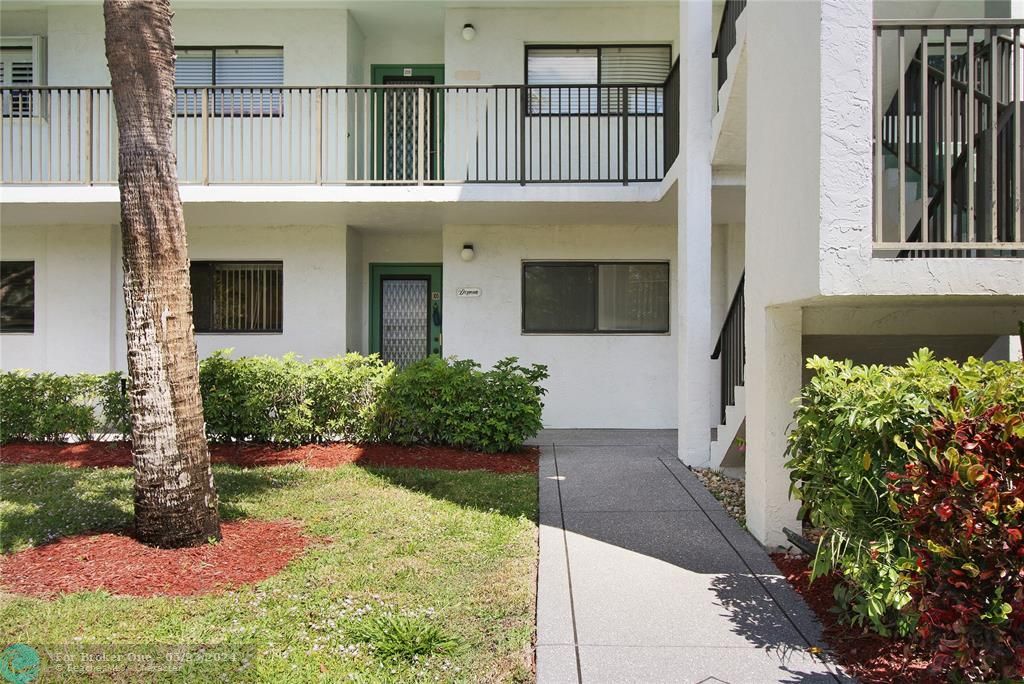Active With Contract: $204,900 (2 beds, 2 baths, 1348 Square Feet)
