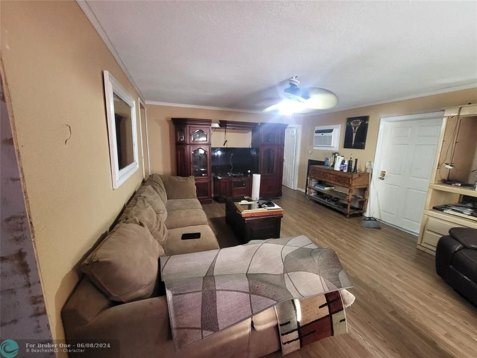 For Sale: $125,000 (2 beds, 2 baths, 1264 Square Feet)