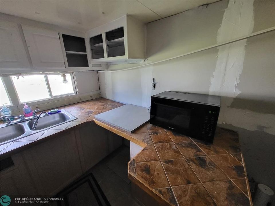 For Sale: $125,000 (2 beds, 2 baths, 1264 Square Feet)