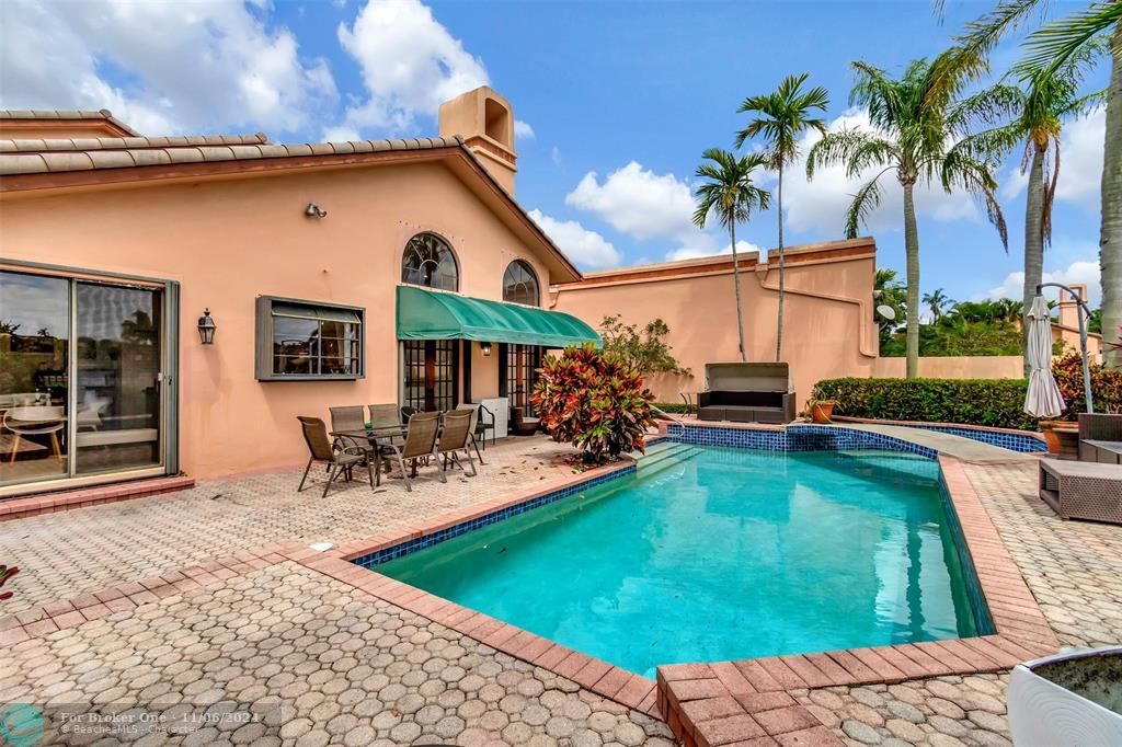 Recently Sold: $875,000 (3 beds, 2 baths, 2511 Square Feet)