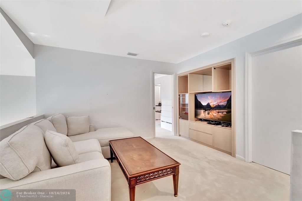 Recently Sold: $875,000 (3 beds, 2 baths, 2511 Square Feet)