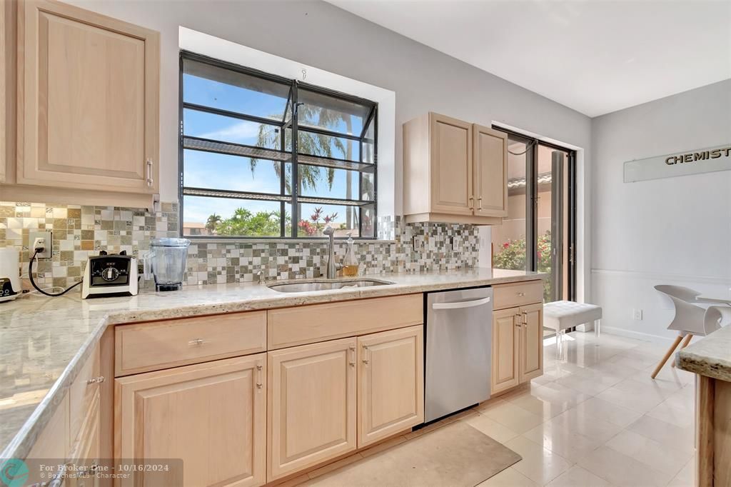 Recently Sold: $875,000 (3 beds, 2 baths, 2511 Square Feet)