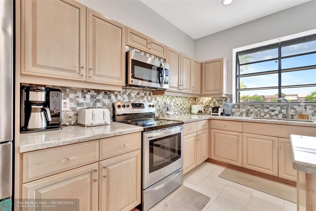 Recently Sold: $875,000 (3 beds, 2 baths, 2511 Square Feet)