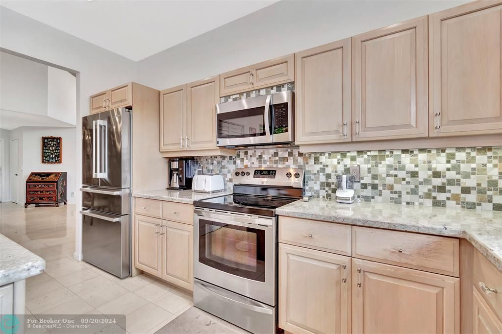 Recently Sold: $875,000 (3 beds, 2 baths, 2511 Square Feet)