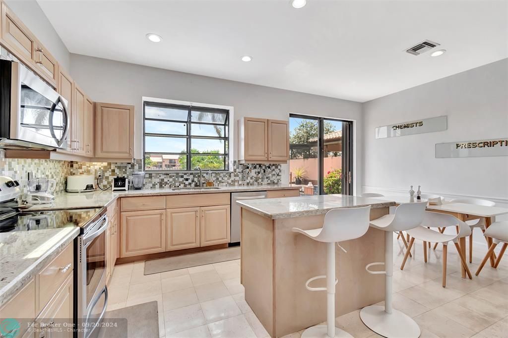 Recently Sold: $875,000 (3 beds, 2 baths, 2511 Square Feet)