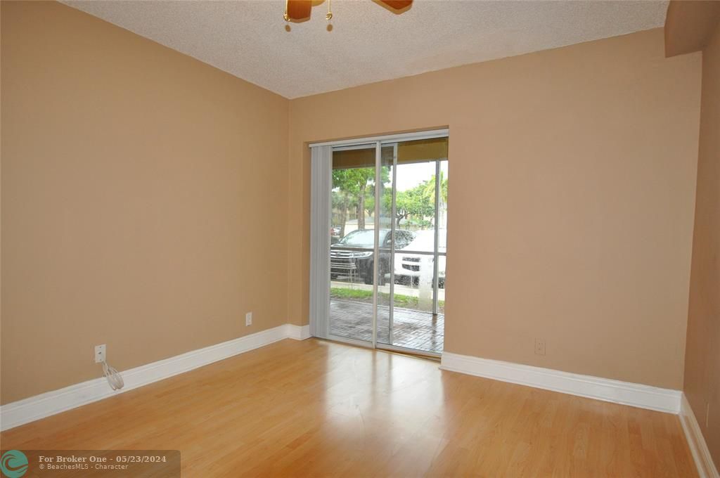 For Sale: $175,000 (2 beds, 2 baths, 1140 Square Feet)