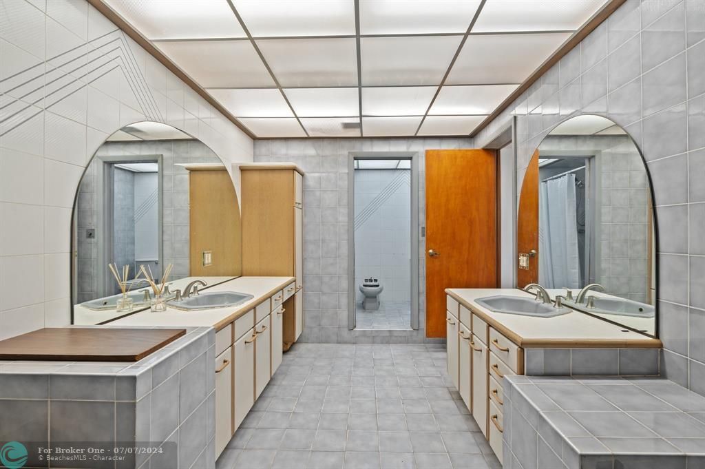 待售: $2,200,000 (6 贝兹, 5 浴室, 5000 平方英尺)