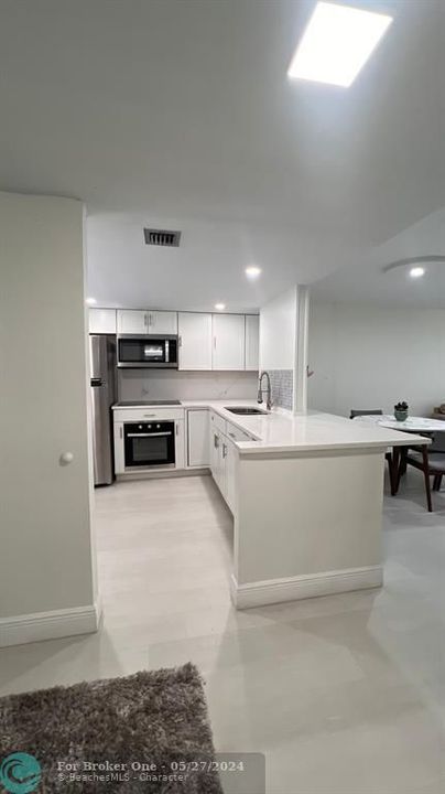 For Sale: $120,000 (1 beds, 1 baths, 705 Square Feet)