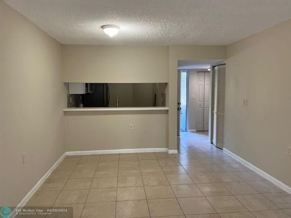 Active With Contract: $219,000 (3 beds, 2 baths, 923 Square Feet)