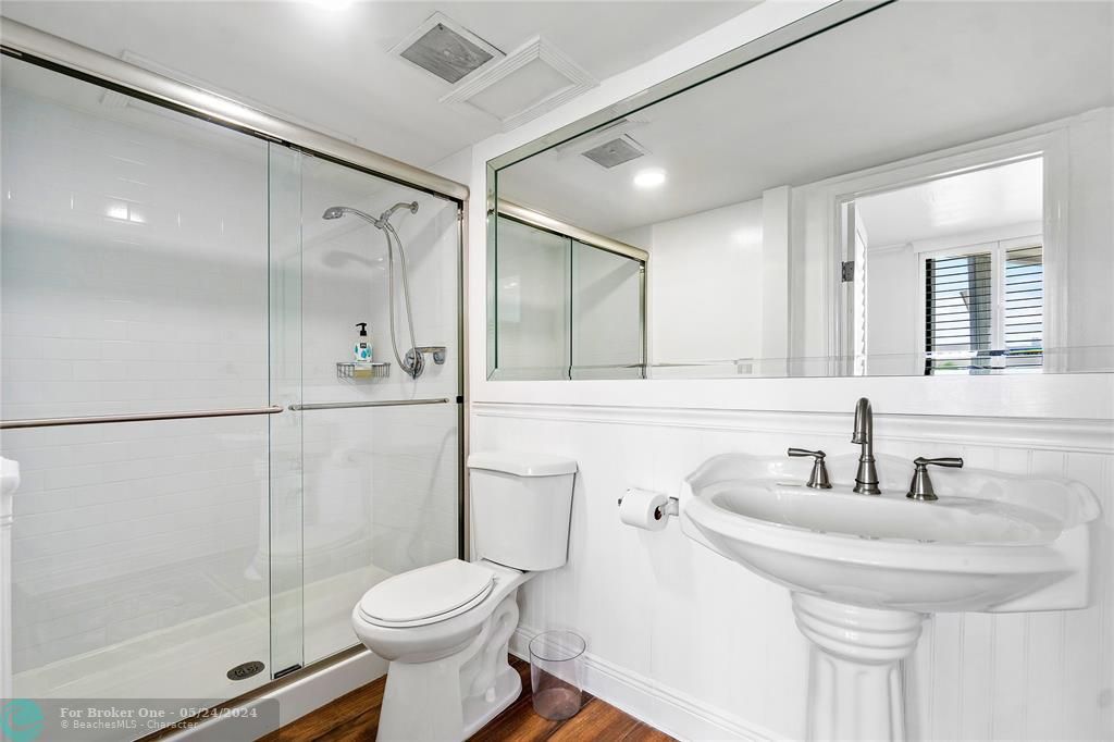 待售: $360,000 (2 贝兹, 2 浴室, 1206 平方英尺)