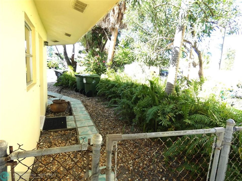 For Sale: $3,000 (2 beds, 2 baths, 1275 Square Feet)
