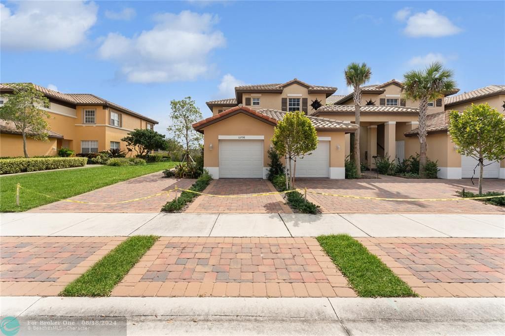 Active With Contract: $4,700 (3 beds, 2 baths, 0 Square Feet)