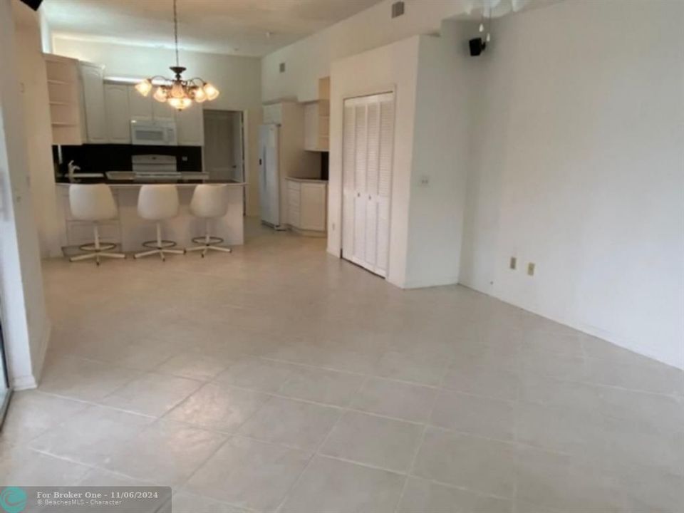 Active With Contract: $4,600 (4 beds, 2 baths, 2328 Square Feet)