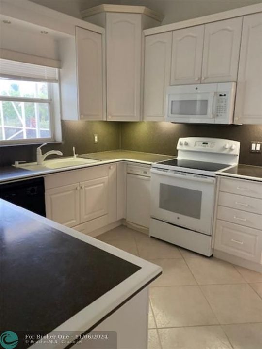 Active With Contract: $4,600 (4 beds, 2 baths, 2328 Square Feet)