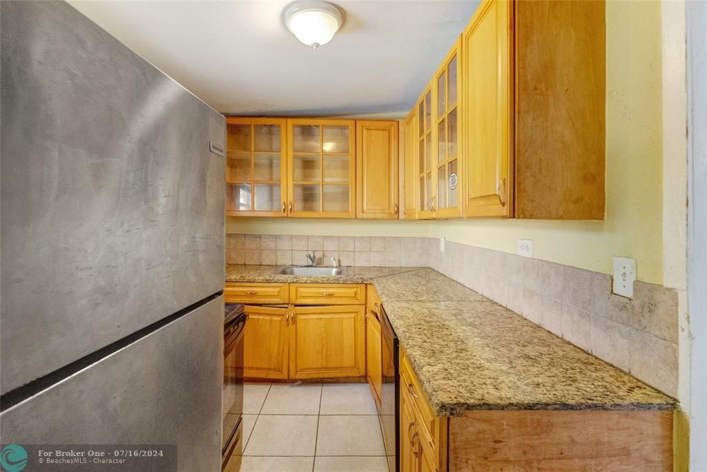 For Sale: $259,900 (4 beds, 2 baths, 1201 Square Feet)