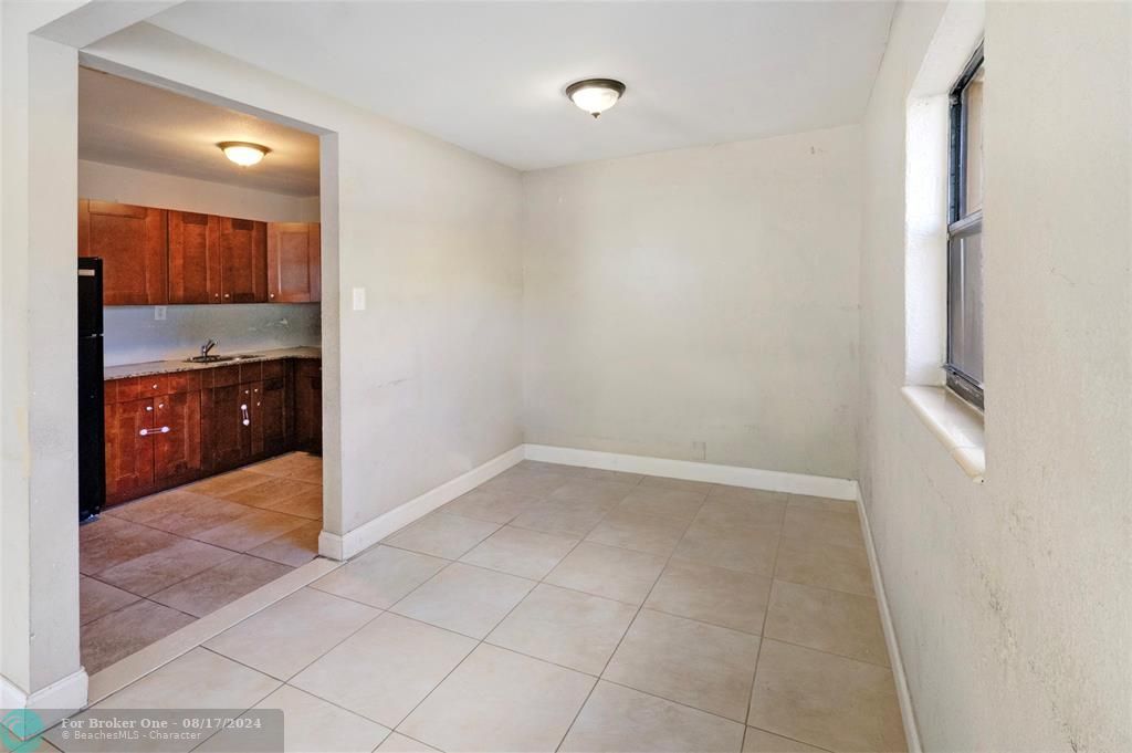 For Sale: $329,900 (2 beds, 1 baths, 800 Square Feet)