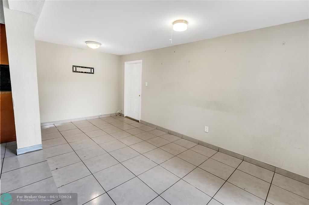 Active With Contract: $369,900 (3 beds, 2 baths, 1047 Square Feet)