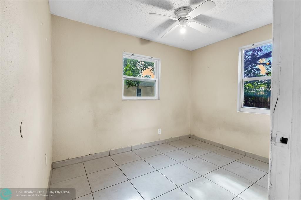 For Sale: $369,900 (3 beds, 2 baths, 1047 Square Feet)