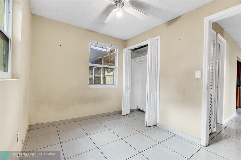 For Sale: $369,900 (3 beds, 2 baths, 1047 Square Feet)