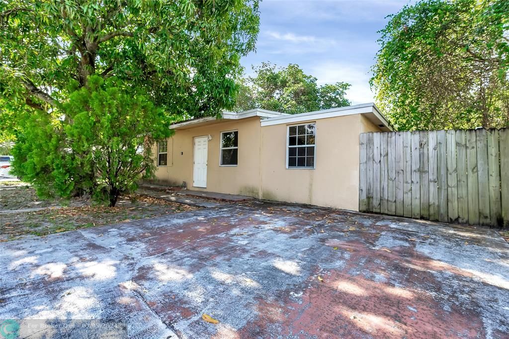 For Sale: $369,900 (3 beds, 2 baths, 1047 Square Feet)