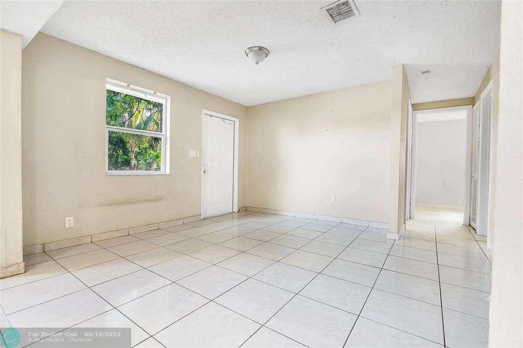 Active With Contract: $369,900 (3 beds, 2 baths, 1047 Square Feet)