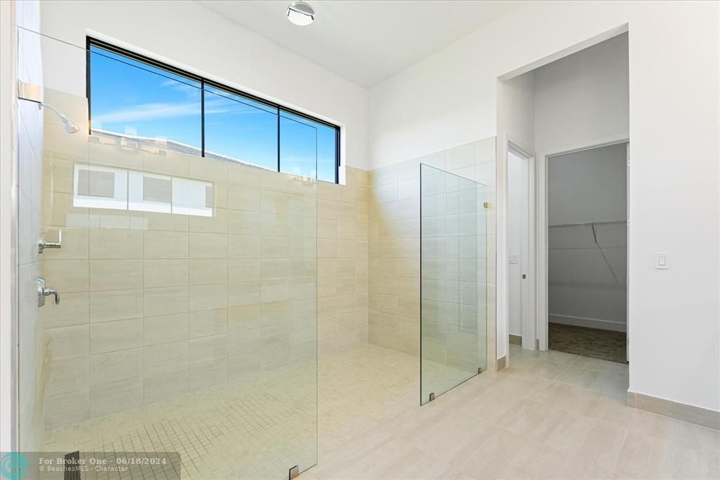 待售: $2,100,000 (5 贝兹, 5 浴室, 3705 平方英尺)