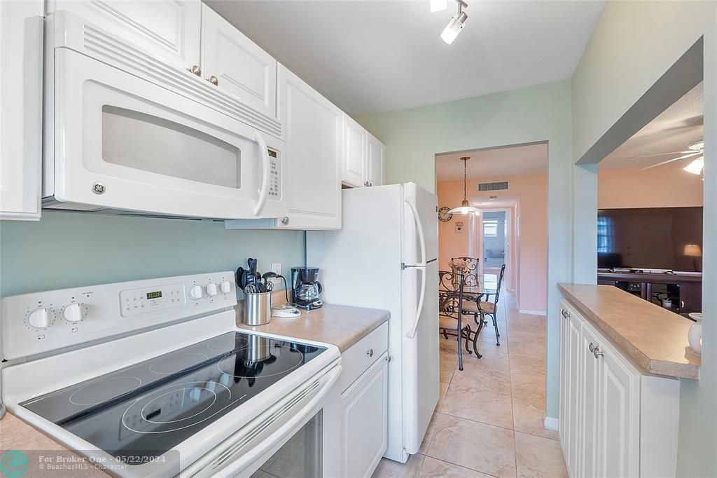 Active With Contract: $118,000 (1 beds, 1 baths, 720 Square Feet)