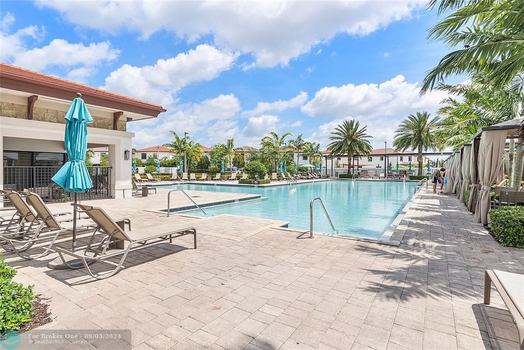 Active With Contract: $699,000 (3 beds, 2 baths, 2417 Square Feet)