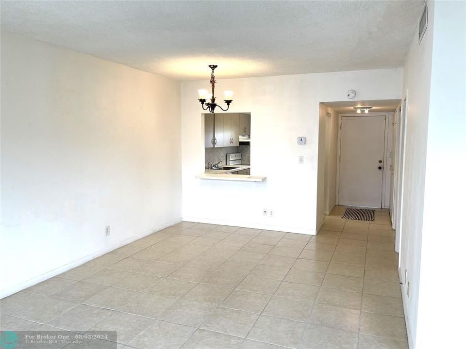 For Rent: $1,600 (1 beds, 1 baths, 850 Square Feet)
