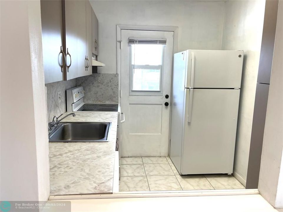 For Rent: $1,600 (1 beds, 1 baths, 850 Square Feet)