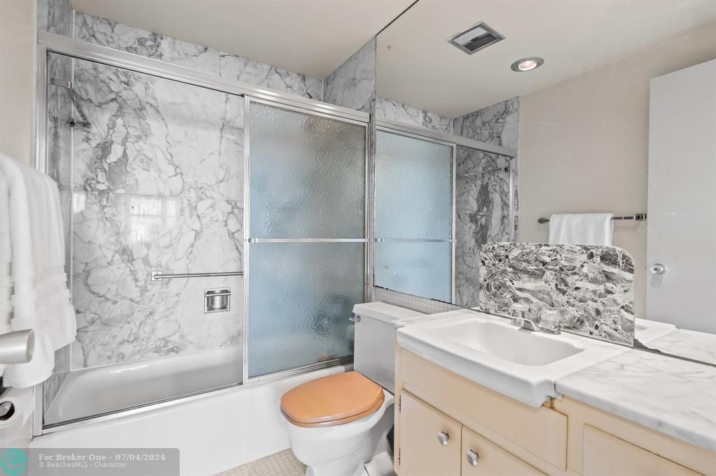 待售: $249,000 (1 贝兹, 1 浴室, 800 平方英尺)