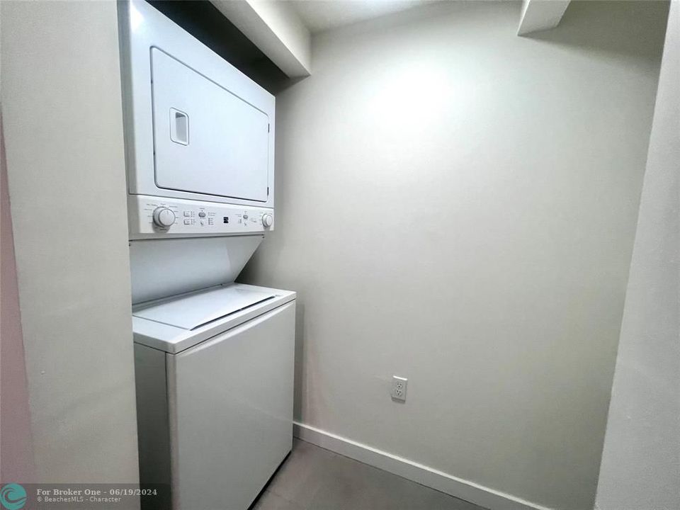 For Rent: $3,004 (2 beds, 2 baths, 1193 Square Feet)