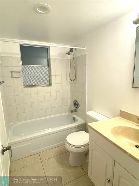 Active With Contract: $1,850 (2 beds, 1 baths, 840 Square Feet)
