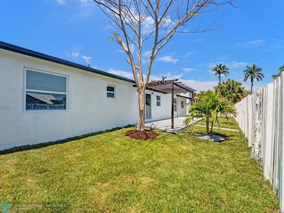 For Sale: $599,900 (4 beds, 2 baths, 1360 Square Feet)