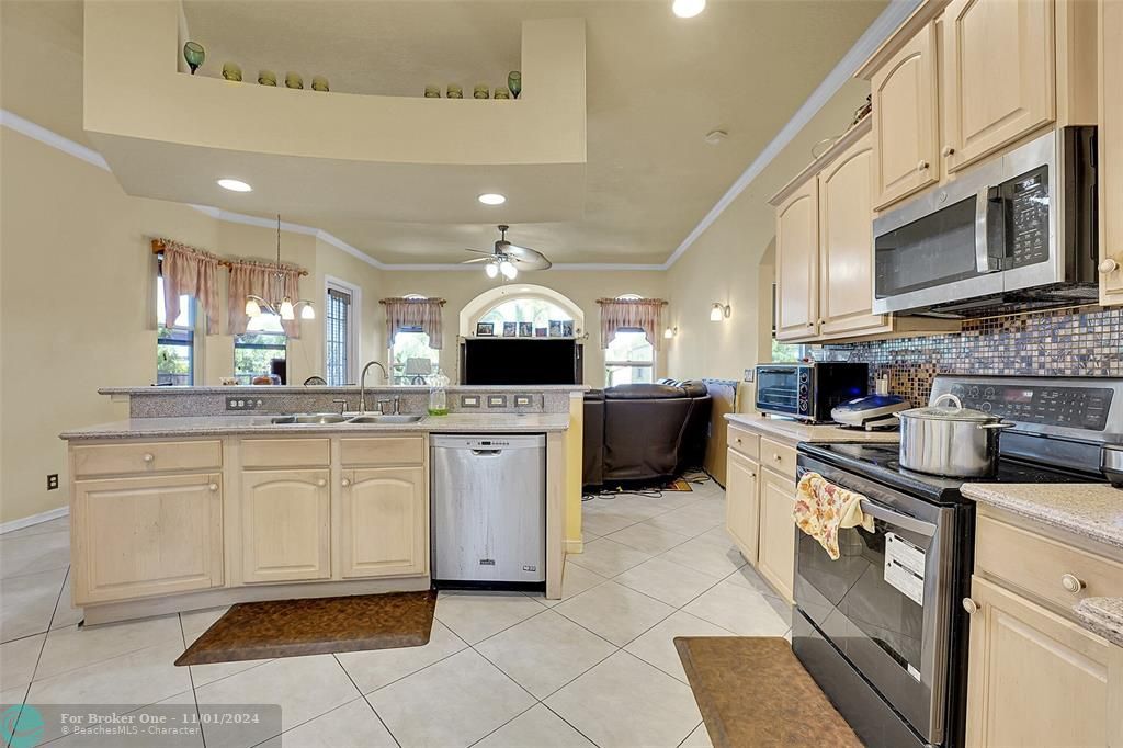 For Sale: $499,900 (4 beds, 2 baths, 2076 Square Feet)