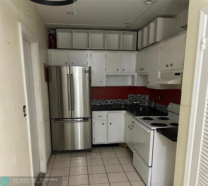 For Sale: $190,000 (1 beds, 1 baths, 685 Square Feet)