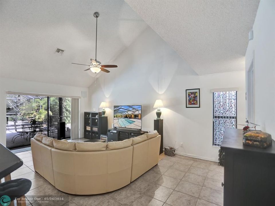 For Sale: $850,000 (4 beds, 3 baths, 2400 Square Feet)