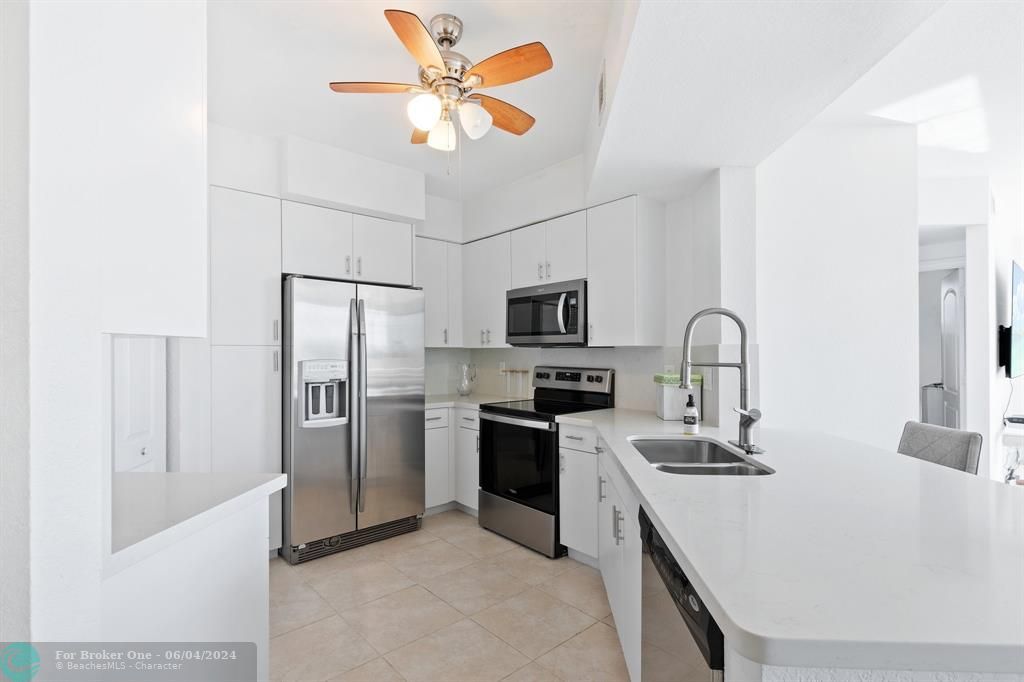 Active With Contract: $449,944 (3 beds, 2 baths, 1480 Square Feet)