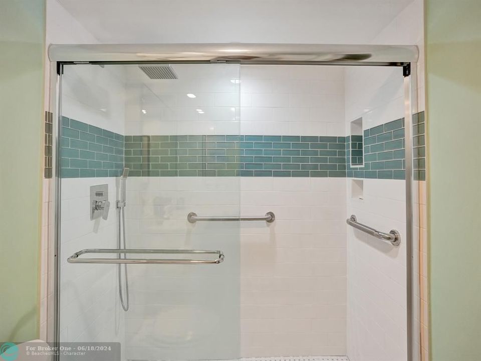 待售: $248,000 (2 贝兹, 2 浴室, 1156 平方英尺)