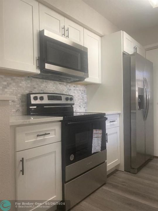 Active With Contract: $242,000 (1 beds, 1 baths, 980 Square Feet)