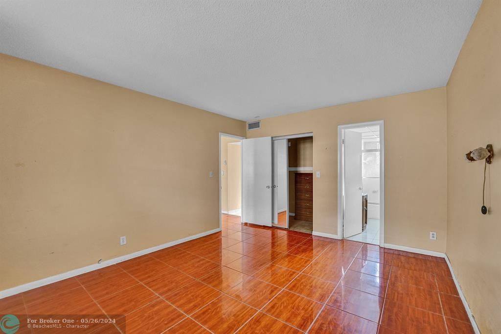 Active With Contract: $80,000 (1 beds, 1 baths, 684 Square Feet)