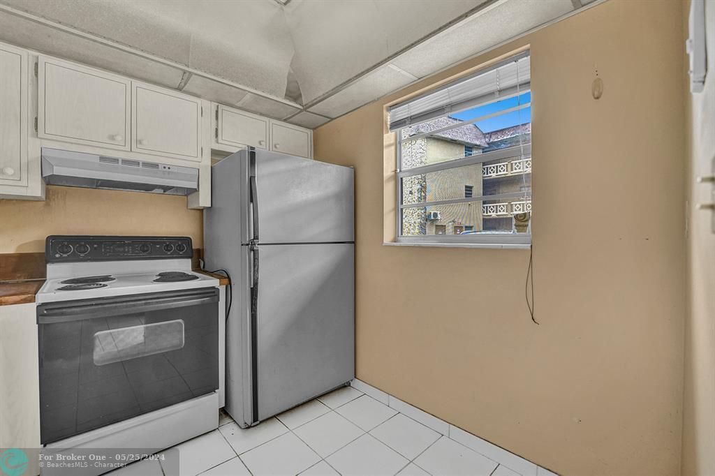 Active With Contract: $80,000 (1 beds, 1 baths, 684 Square Feet)