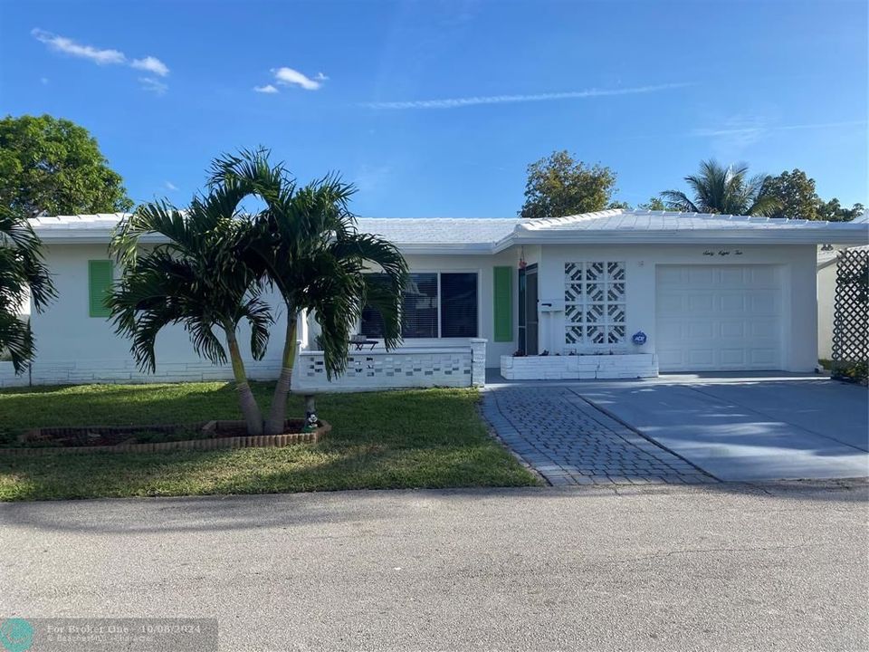 Active With Contract: $399,800 (3 beds, 2 baths, 1660 Square Feet)