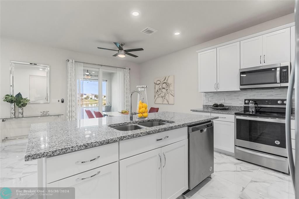 For Sale: $729,900 (3 beds, 2 baths, 1824 Square Feet)