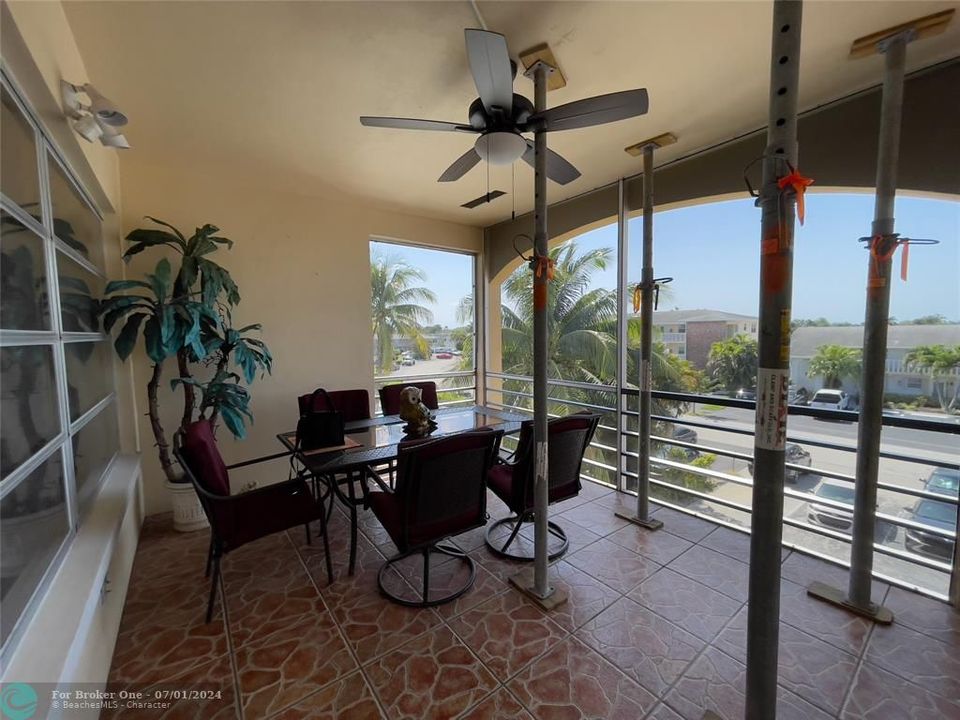 Active With Contract: $2,000 (2 beds, 2 baths, 1000 Square Feet)