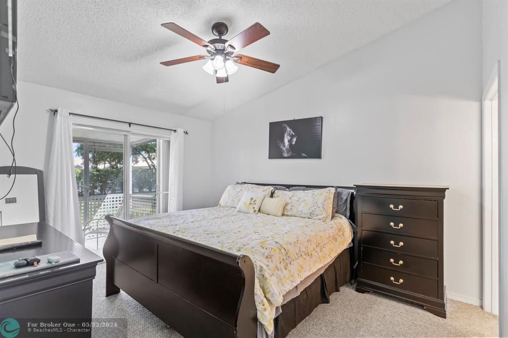 For Sale: $339,995 (2 beds, 2 baths, 1044 Square Feet)