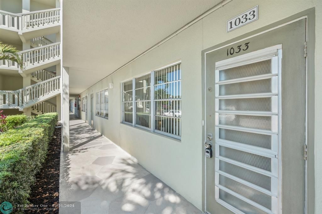 Active With Contract: $99,000 (1 beds, 1 baths, 719 Square Feet)