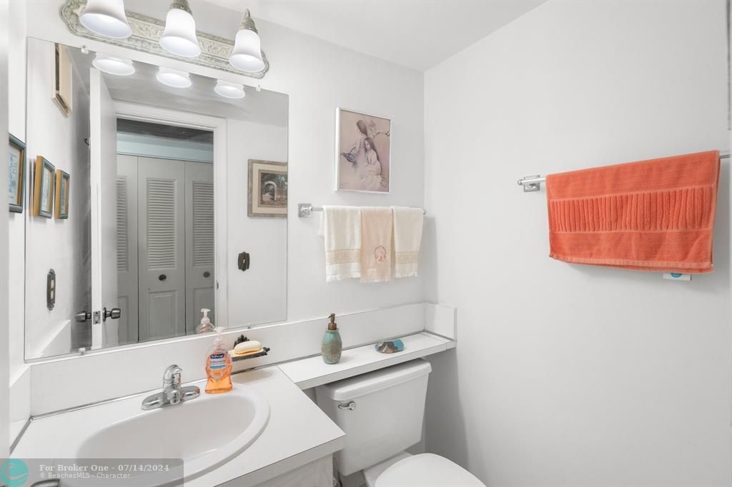 Active With Contract: $99,000 (1 beds, 1 baths, 719 Square Feet)