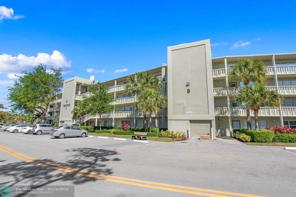 Recently Sold: $99,000 (1 beds, 1 baths, 719 Square Feet)
